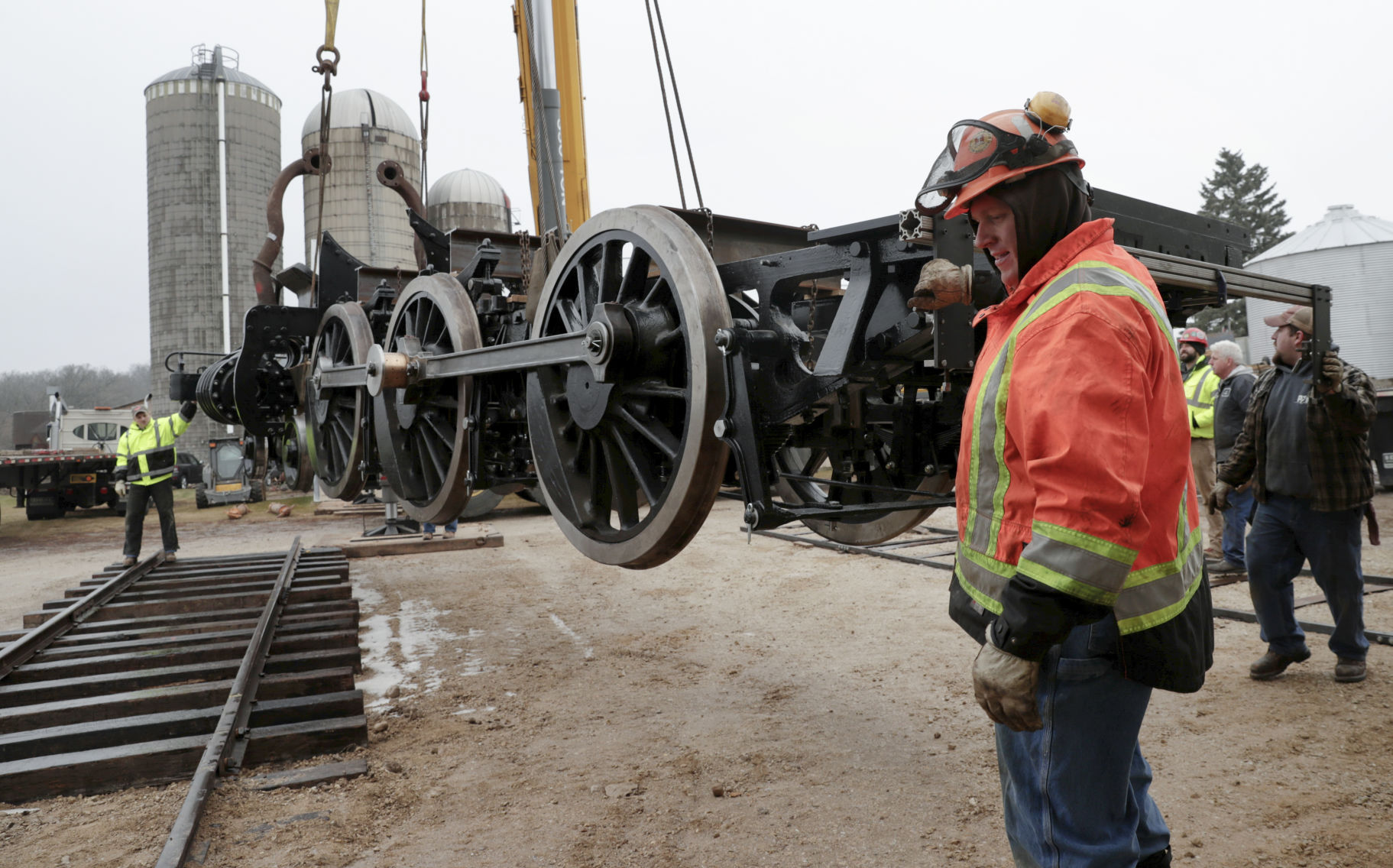 The restoration of the 1385 locomotive continues